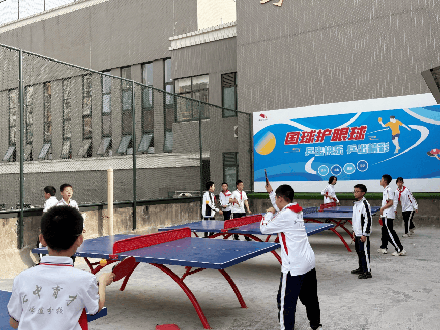 向天借地向上生长 成都市七中育才学校学道分校楼顶运动场景再上新皇冠体育官网(图2)